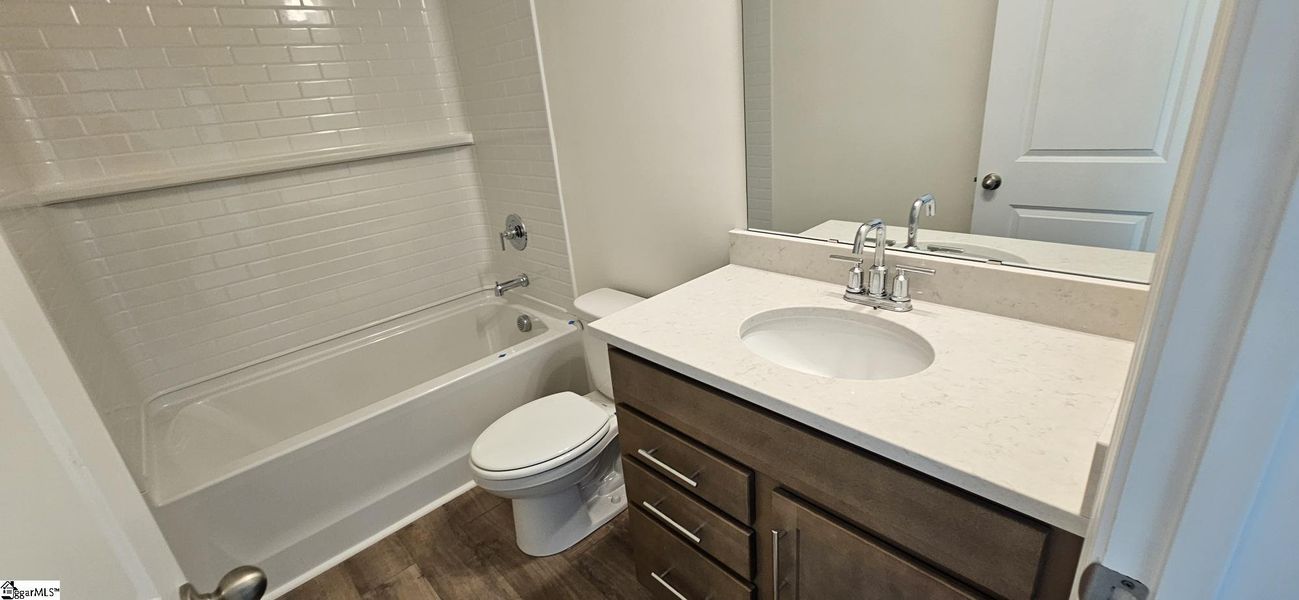Furnished interior view inside a new home in Sedona, Greenville (Image 8).