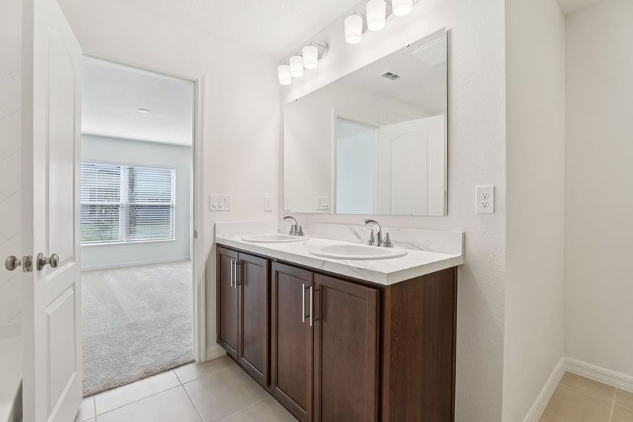 Furnished interior view inside a new home in Robins Run, Lake Wales (Image 11).