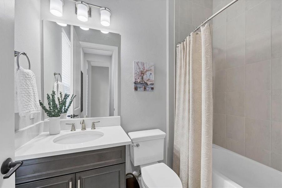 Furnished interior view inside a new home in , Lakewood Ranch (Image 17).