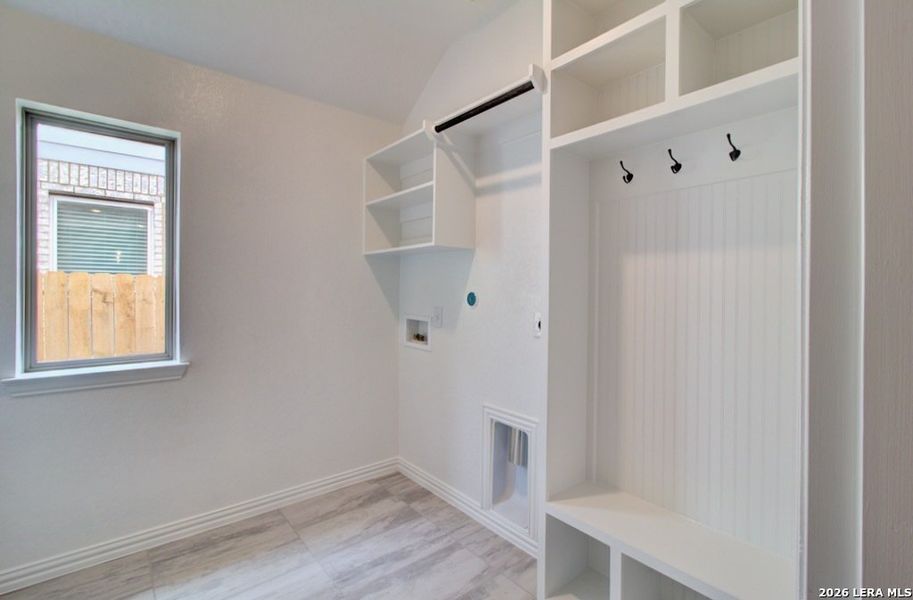 Spacious, unfurnished interior of a new home in Meyer Ranch - Enclave, New Braunfels (Image 7).
