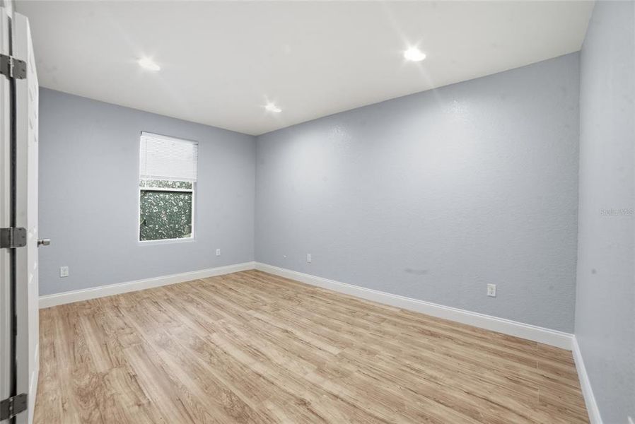 Spacious, unfurnished interior of a new home in , Orlando (Image 24).