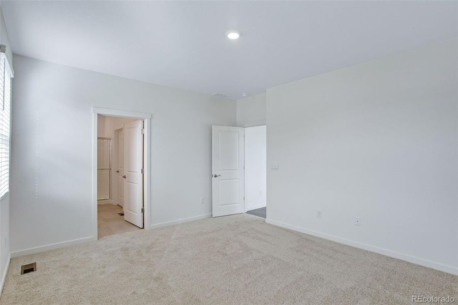 Spacious, unfurnished interior of a new home in Ridge at Johnstown, Johnstown (Image 18).