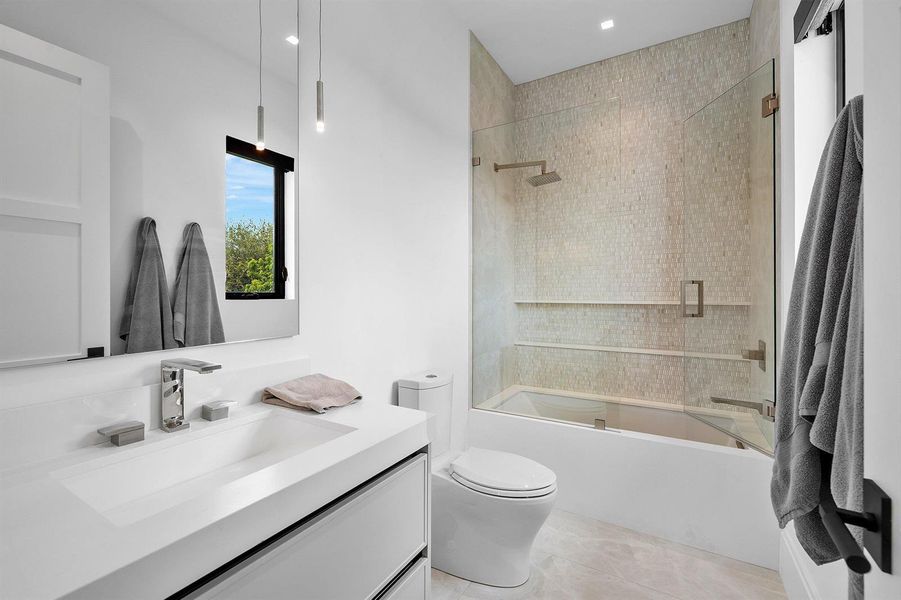 2nd Bathroom 2nd Bathroom