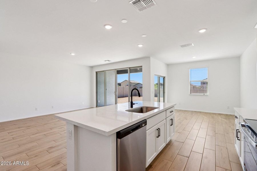 11-web-or-mls-W Bowker St-S2003-011 11-web-or-mls-W Bowker St-S2003-011