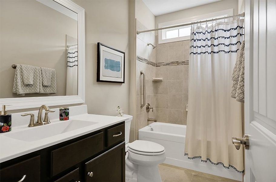 Shelter Bay, Guest Bathroom