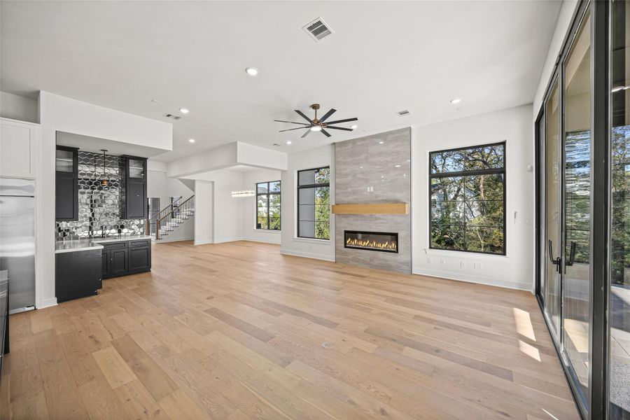 Spacious, unfurnished interior of a new home in , Houston (Image 44).