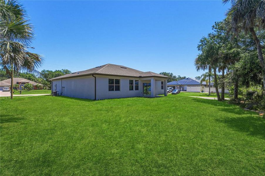 Exterior details and patio area of a home in , North Port (Image 3).