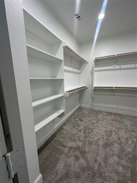 Spacious, unfurnished interior of a new home in , Dallas (Image 13).