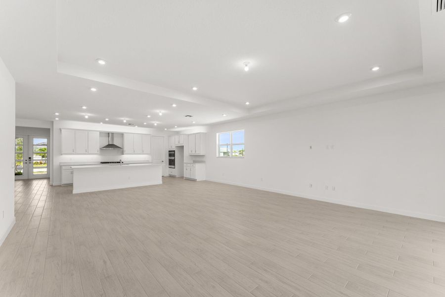 Spacious, unfurnished interior of a new home in Tradition - Telaro, Port St. Lucie (Image 10).