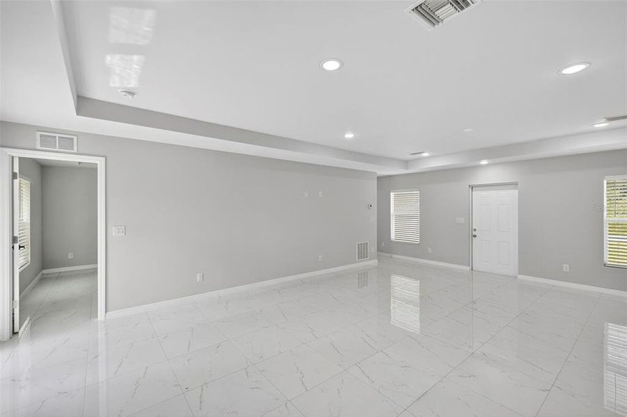Spacious, unfurnished interior of a new home in , Lehigh Acres (Image 18).