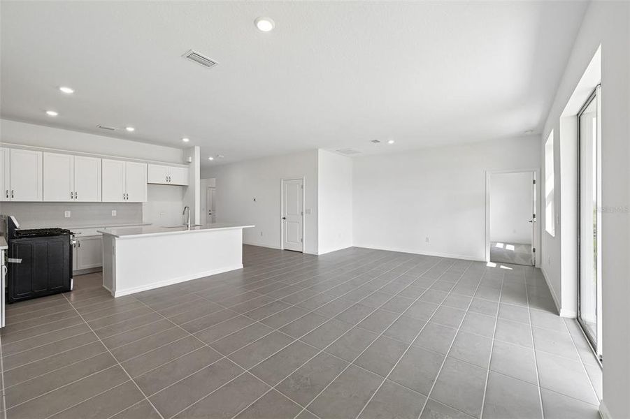 Spacious, unfurnished interior of a new home in Coasterra, Palmetto (Image 11). Spacious, unfurnished interior of a new home in Coasterra, Palmetto (Image 11).