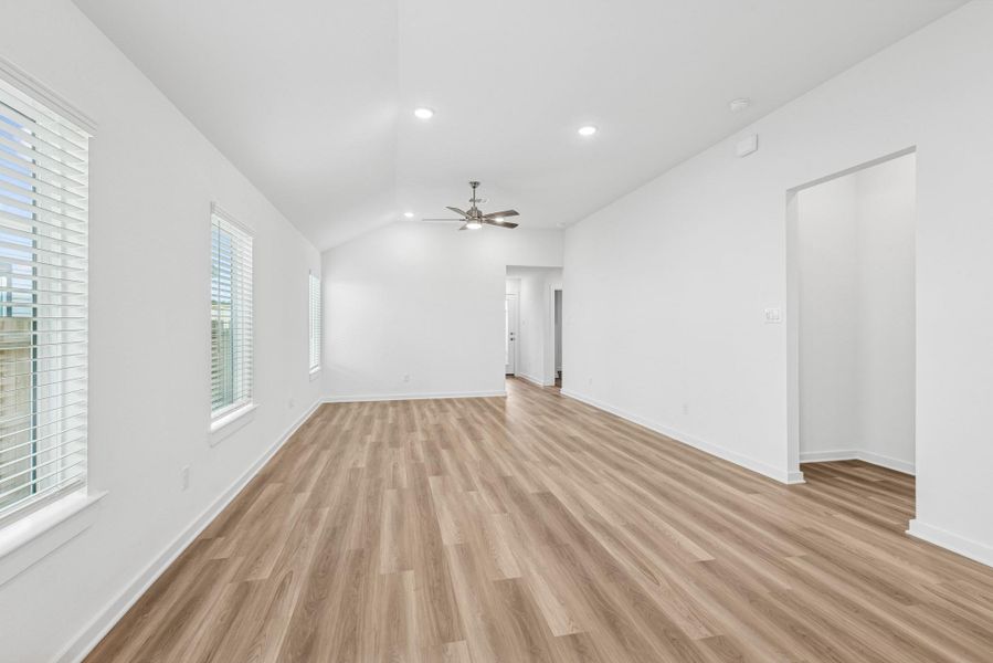 Spacious, unfurnished interior of a new home in Summerview, Fulshear (Image 17).