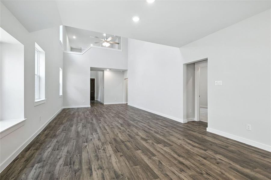 Spacious, unfurnished interior of a new home in Simpson Crossing, McKinney (Image 18).