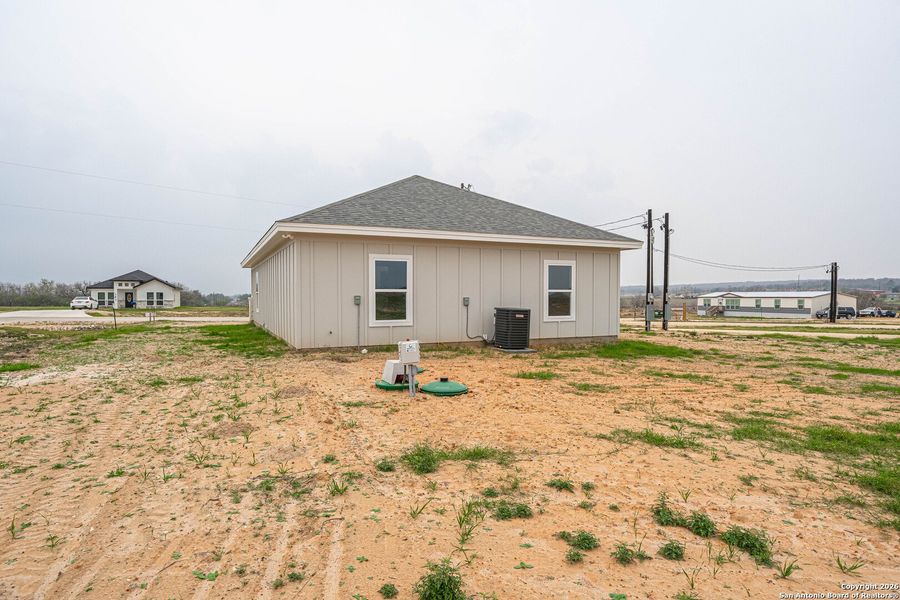 Exterior details and patio area of a home in , La Vernia (Image 3).
