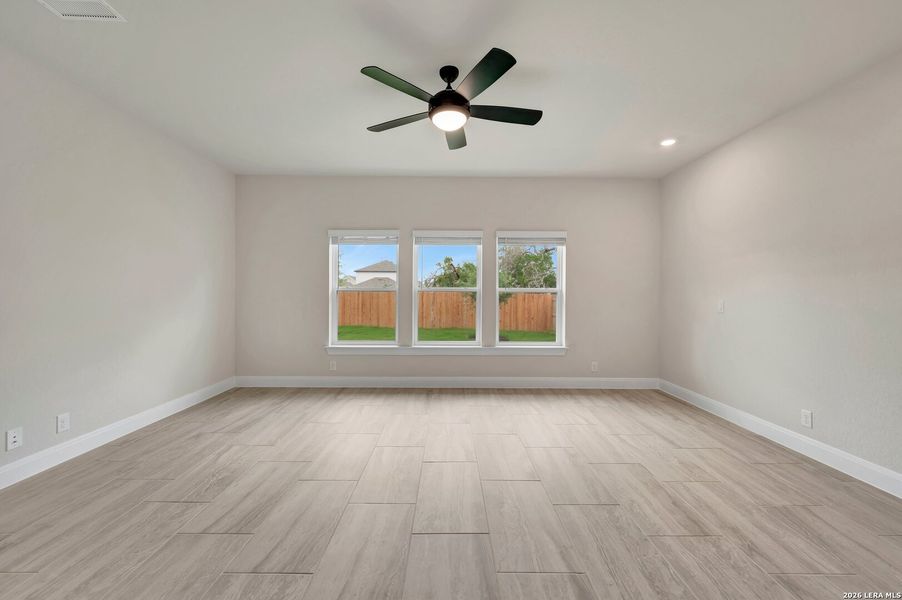 Spacious, unfurnished interior of a new home in Davis Ranch 60', San Antonio (Image 32). Spacious, unfurnished interior of a new home in Davis Ranch 60', San Antonio (Image 32).