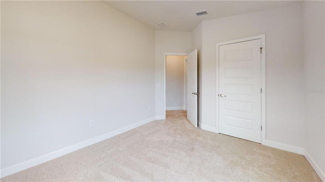 Spacious, unfurnished interior of a new home in Rolling Hills, Bell (Image 16).