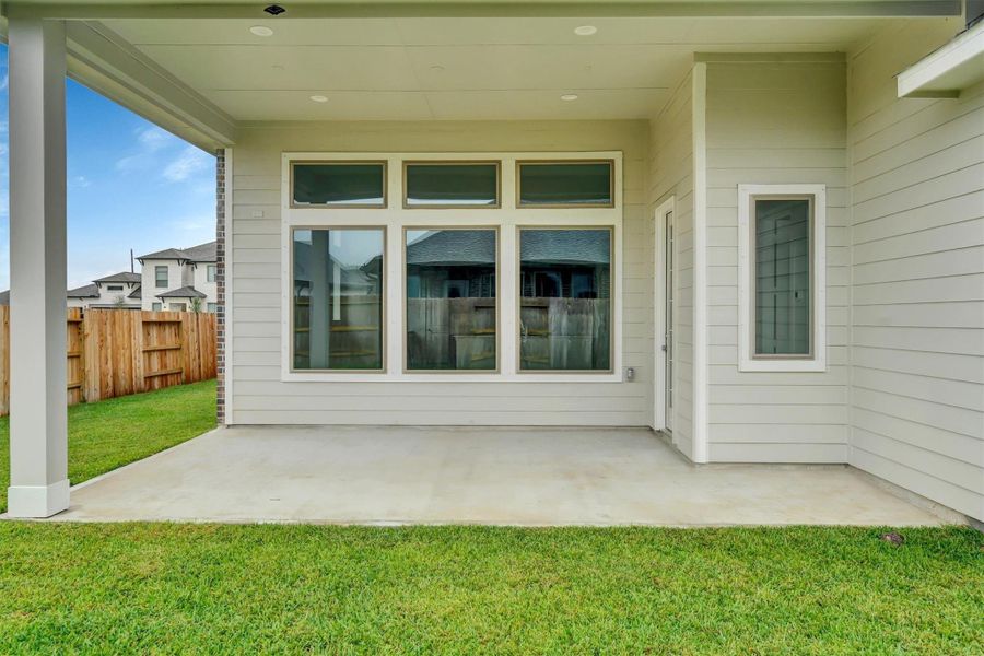 Exterior details and patio area of a home in Canterra Creek  60', Iowa Colony (Image 26).