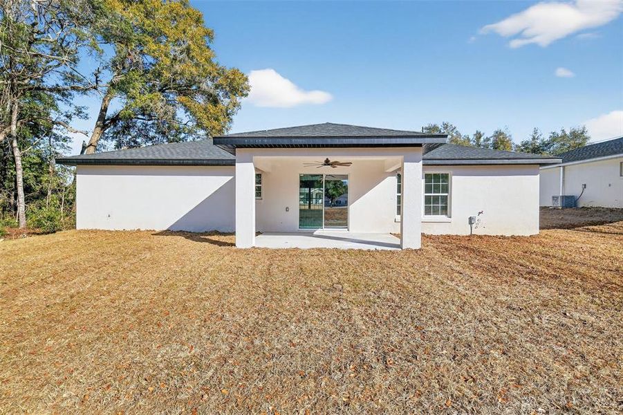Exterior details and patio area of a home in , Dunnellon (Image 3).