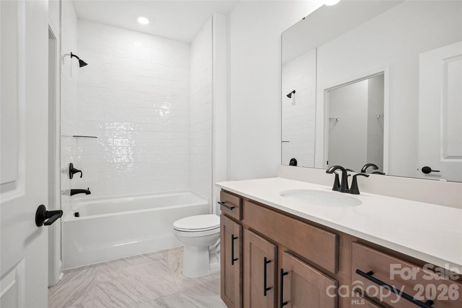 Guest en-suite, tile shower
