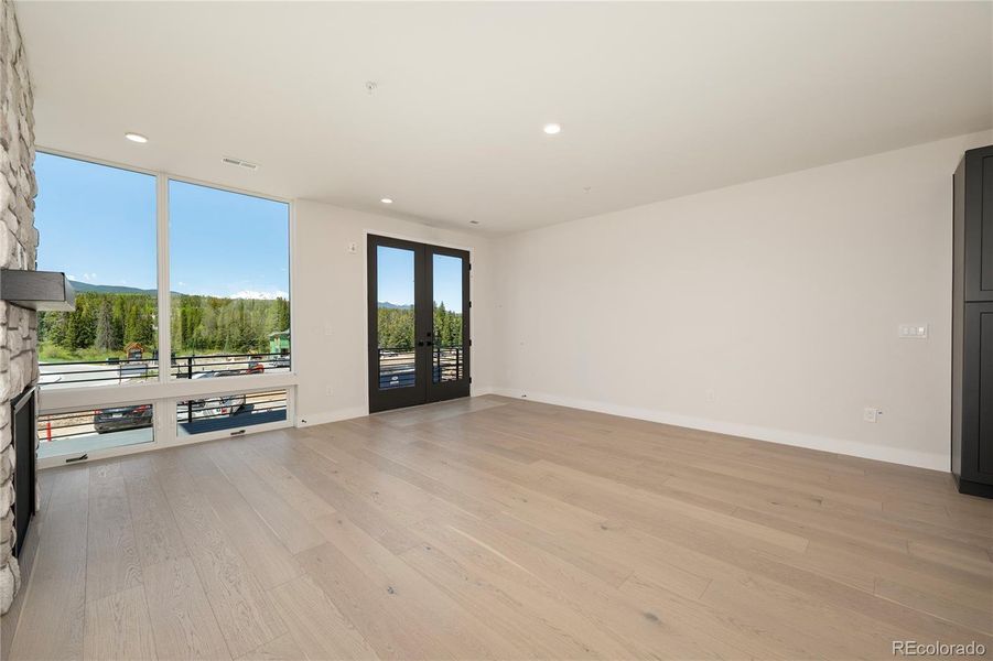 DIFFERENT UNIT // SAME FLOOR PLAN