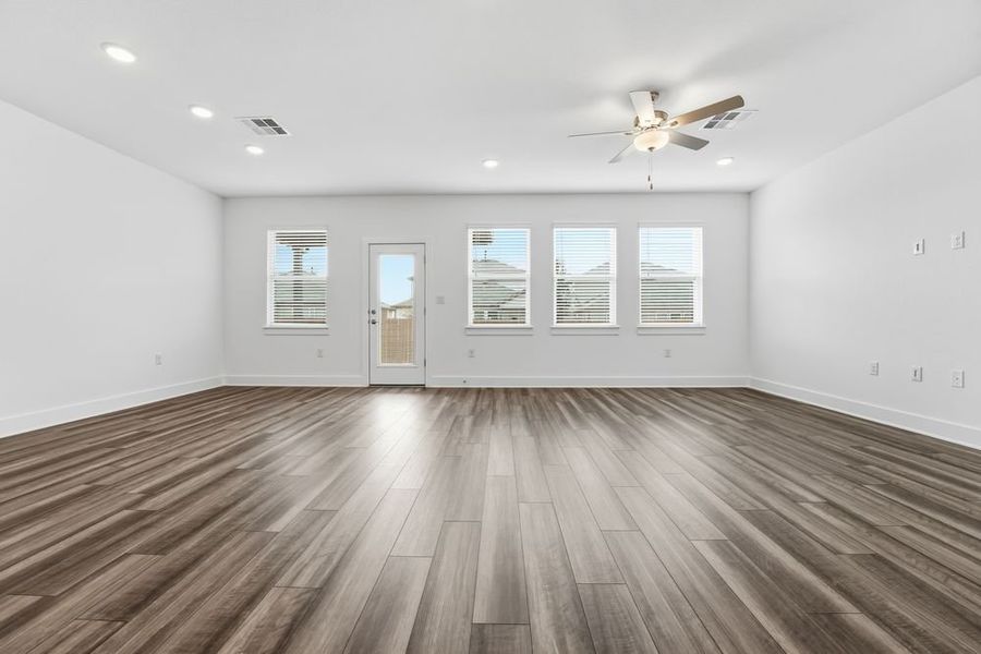 Spacious, unfurnished interior of a new home in Lisso 50s, Pflugerville (Image 9).
