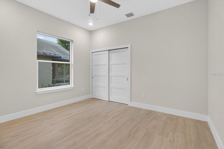 Spacious, unfurnished interior of a new home in , Tarpon Springs (Image 57).