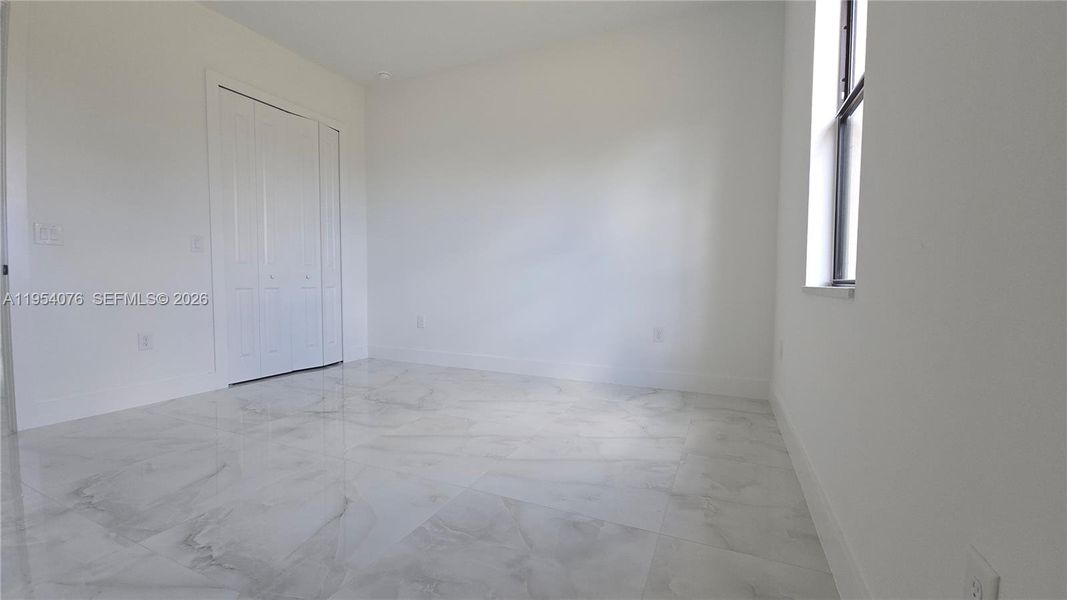 Spacious, unfurnished interior of a new home in , Lehigh Acres (Image 12).