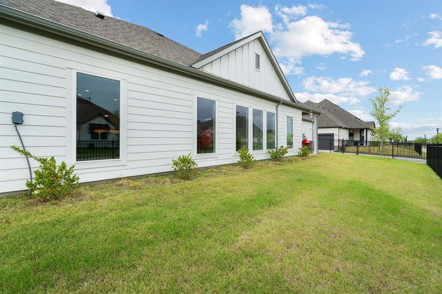 Exterior details and patio area of a home in , Fort Worth (Image 25).