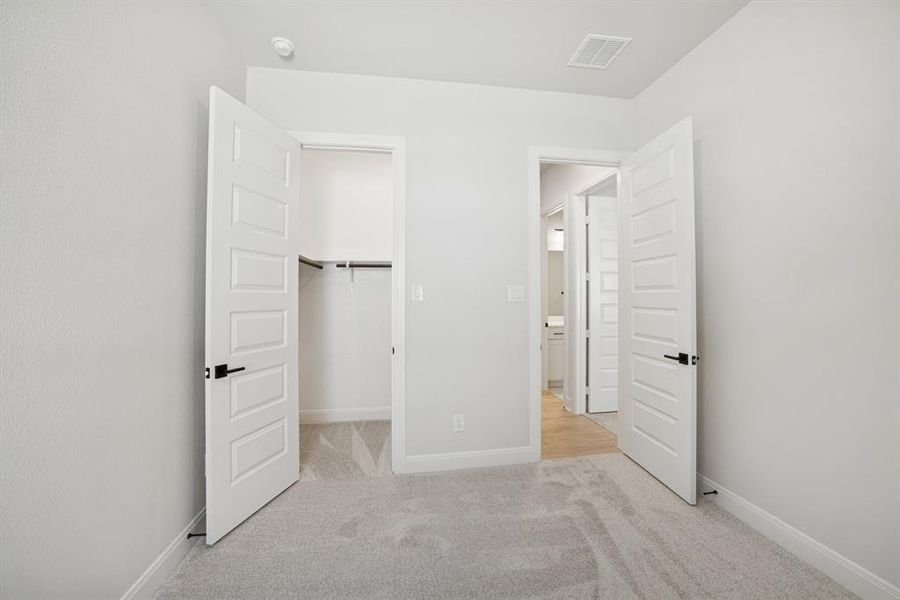 Spacious, unfurnished interior of a new home in Myrtle Creek, Waxahachie (Image 23). Spacious, unfurnished interior of a new home in Myrtle Creek, Waxahachie (Image 23).