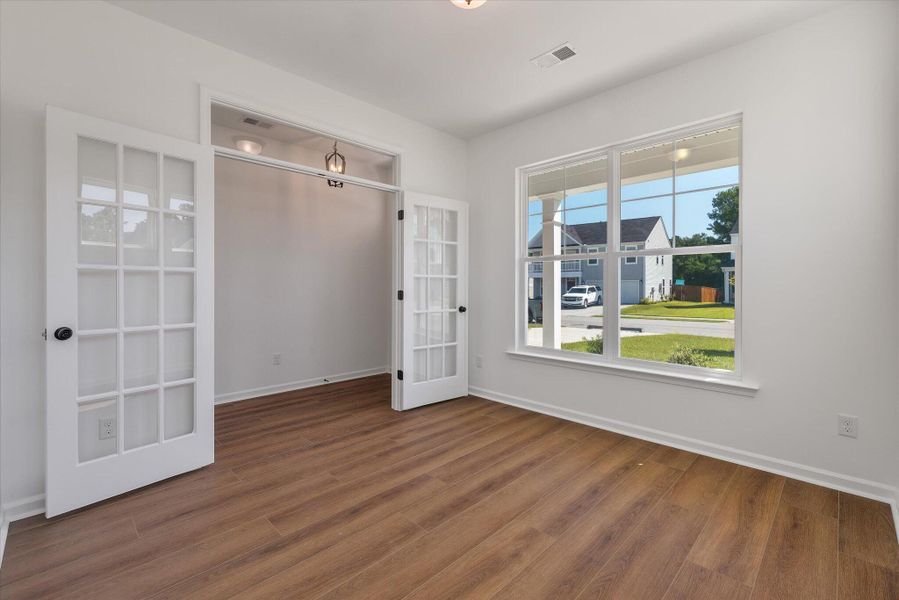 Spacious, unfurnished interior of a new home in Oakley Pointe, Moncks Corner (Image 39).