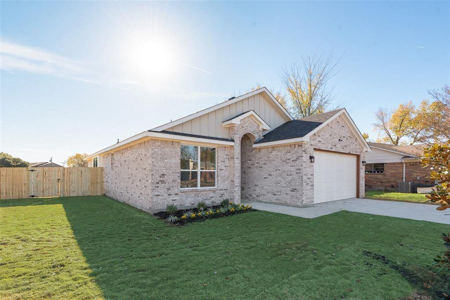 Front exterior of a new home in , Forney, TX, highlighting curb appeal (Image 22). Front exterior of a new home in , Forney, TX, highlighting curb appeal (Image 22).