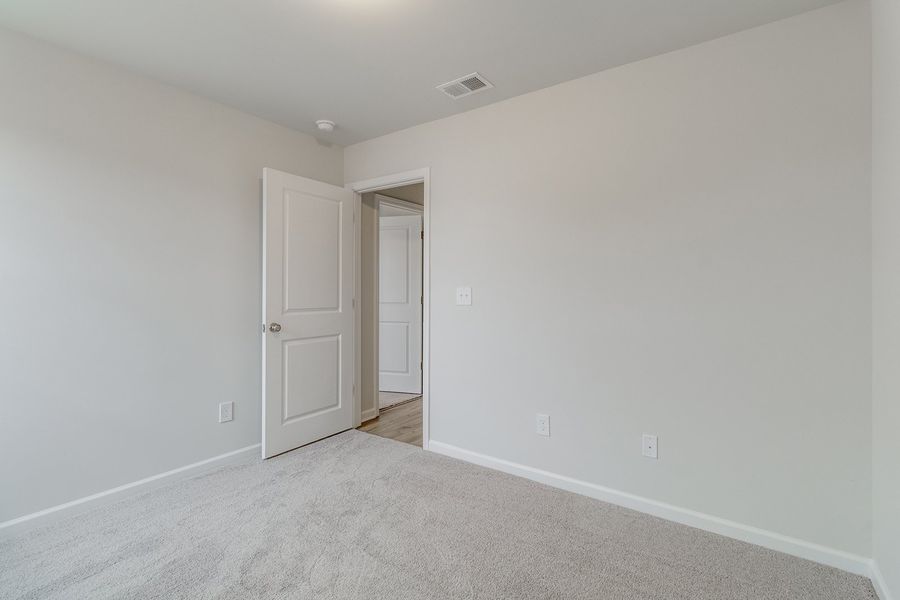 Spacious, unfurnished interior of a new home in Winston Point, Gilbert (Image 35).