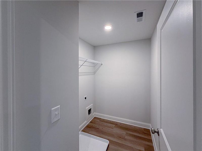 Spacious, unfurnished interior of a new home in , Dallas (Image 33).
