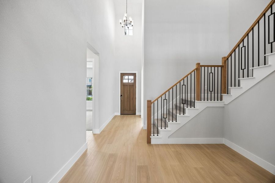 Spacious, unfurnished interior of a new home in Painted Tree Lakeside, McKinney (Image 39).