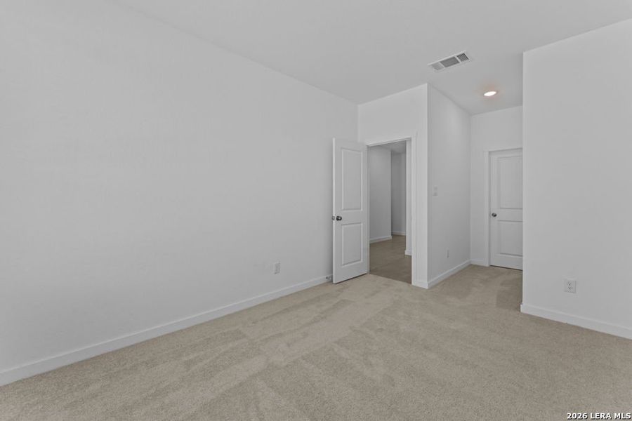 Spacious, unfurnished interior of a new home in Espada, San Antonio (Image 23).