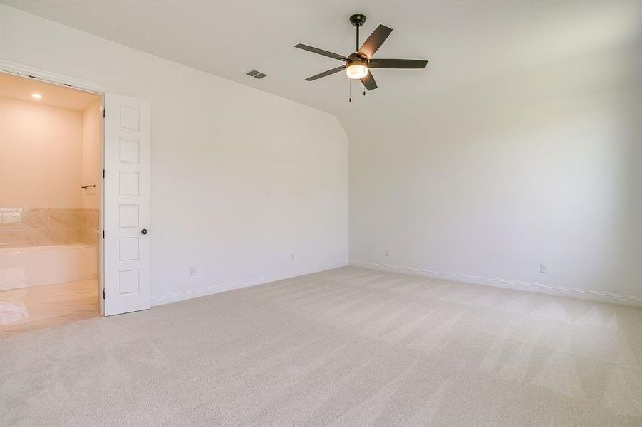 Spacious, unfurnished interior of a new home in Whitestone Crest, Benbrook (Image 21).