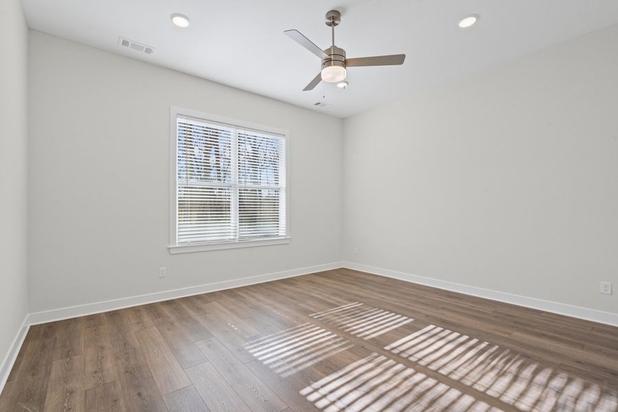 Spare room featuring dark wood-style floors, recessed lighting, and ceiling fan