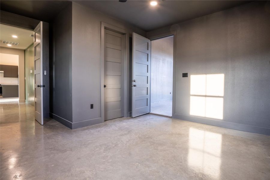 Unfurnished room featuring concrete flooring
