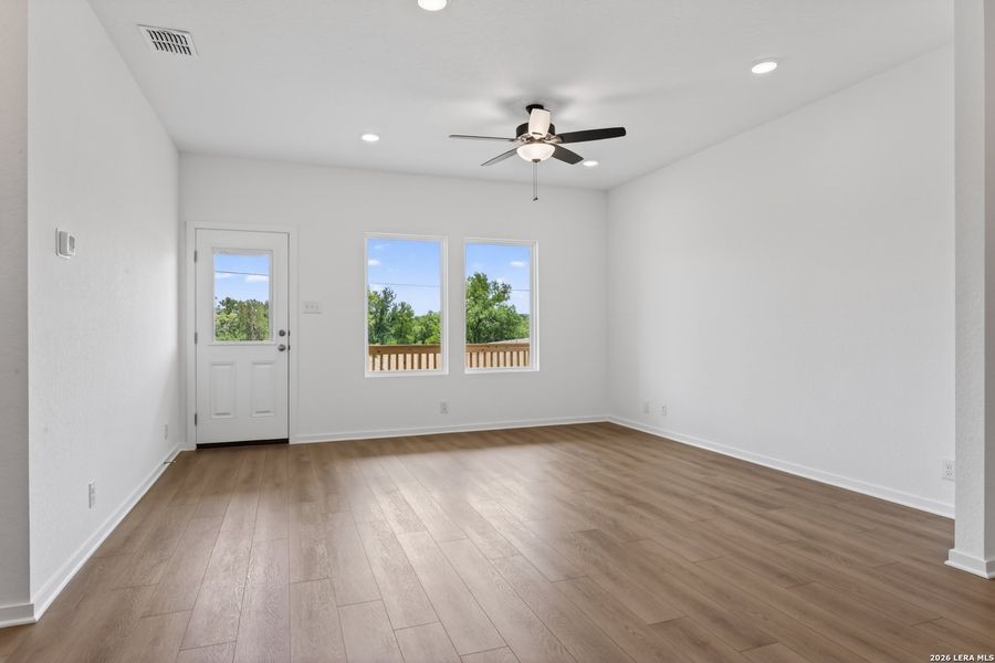 Spacious, unfurnished interior of a new home in Hennersby Hollow, San Antonio (Image 23).