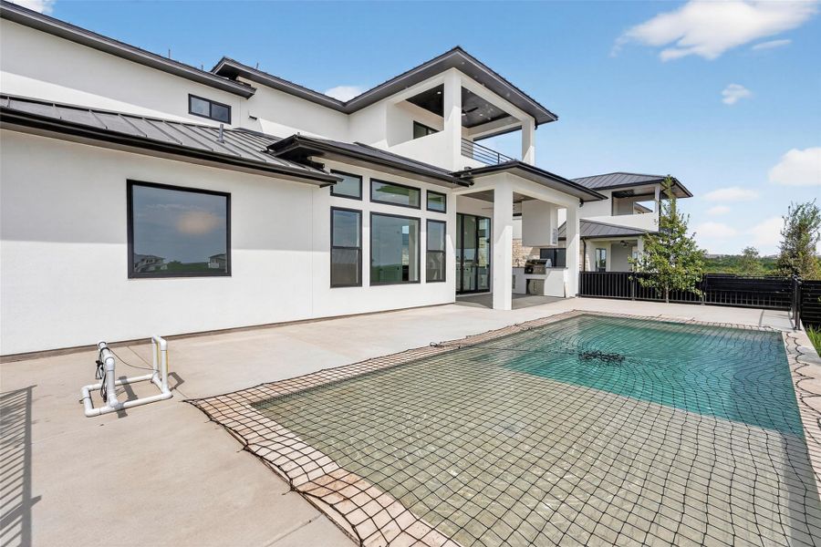 Exterior details and patio area of a home in Milky Way at River Place, Austin (Image 23).