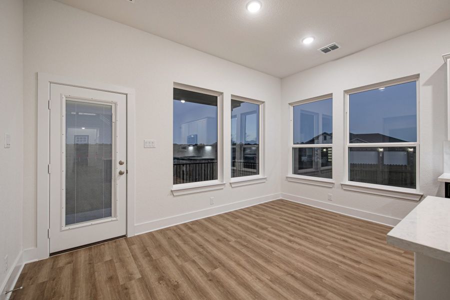 Spacious, unfurnished interior of a new home in Stillwater Ranch, San Antonio (Image 23).