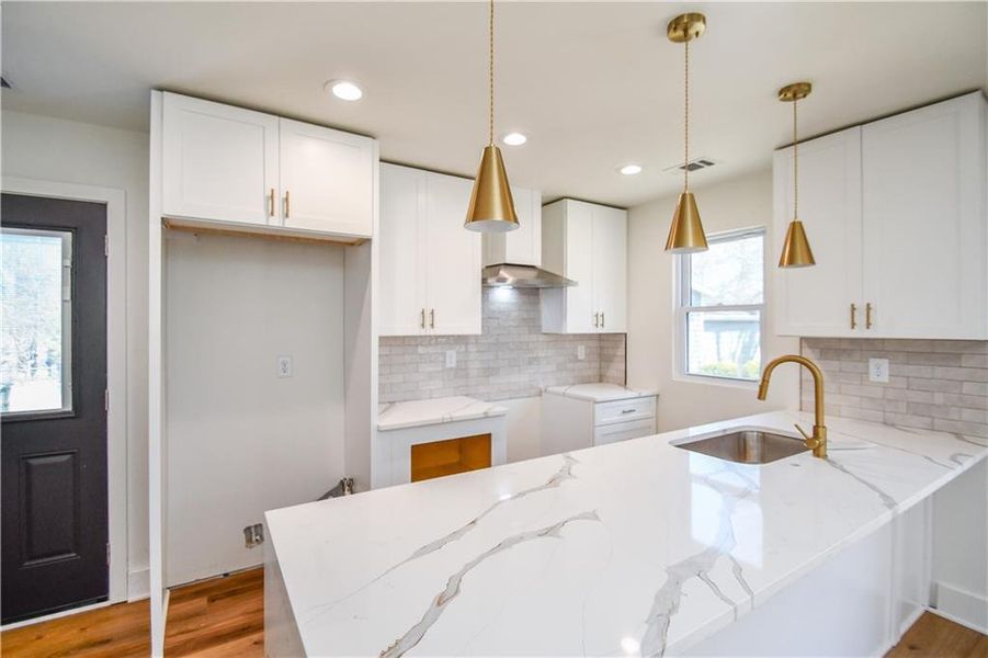 Furnished interior view inside a new home in , Atlanta (Image 19).