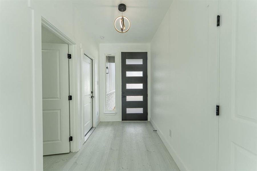 Spacious, unfurnished interior of a new home in , Sulphur Springs (Image 16).