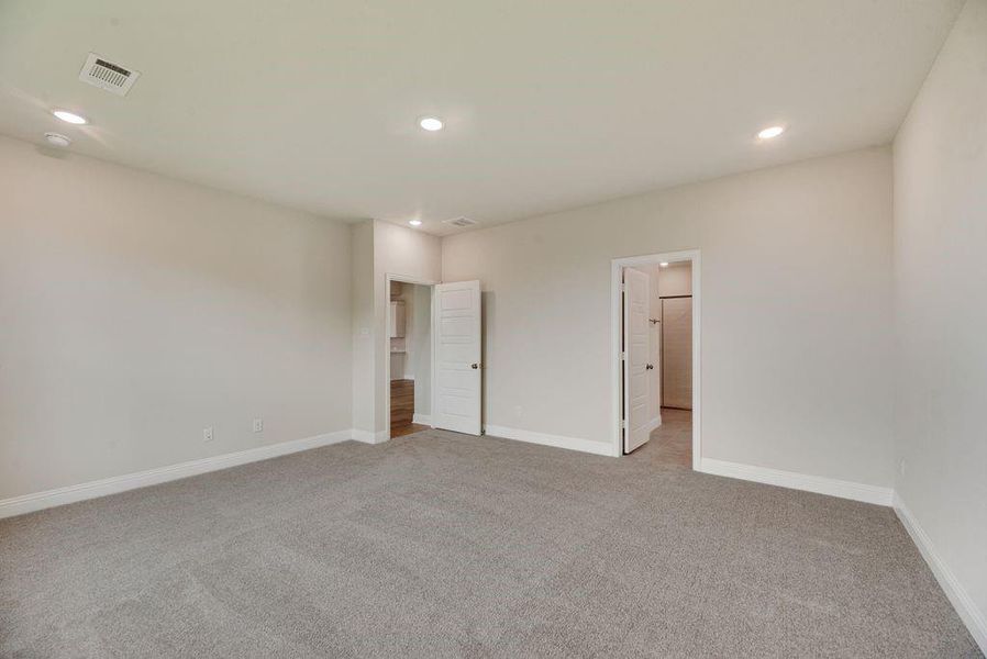 Spacious, unfurnished interior of a new home in Creekside of Crowley, Crowley (Image 25).