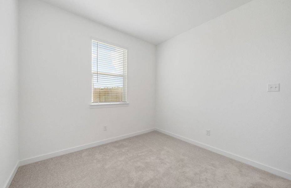 Spacious, unfurnished interior of a new home in Sunfield, Buda (Image 23).