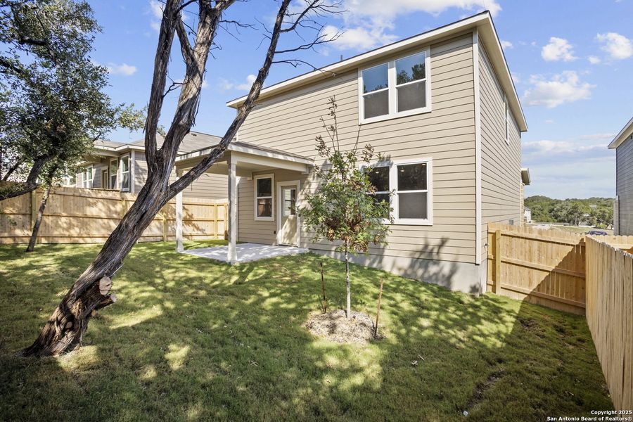 Exterior details and patio area of a home in Rosemont Hill, San Antonio (Image 15).