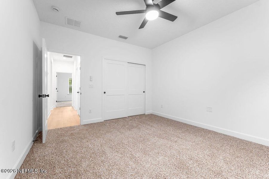 Spacious, unfurnished interior of a new home in , Middleburg (Image 12).