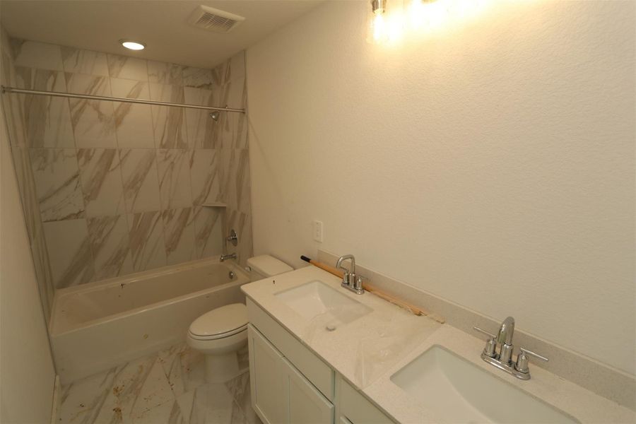 Furnished interior view inside a new home in Sorella, Tomball (Image 8). Furnished interior view inside a new home in Sorella, Tomball (Image 8).