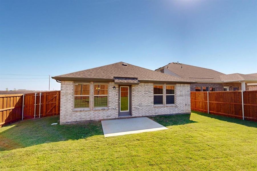 Exterior details and patio area of a home in Mobberly Farms, Pilot Point (Image 4).