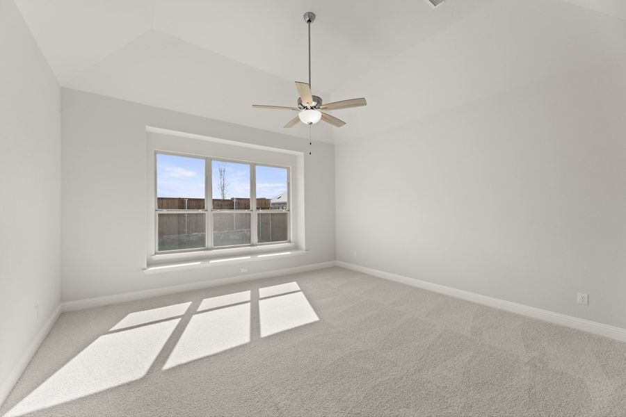 Spacious, unfurnished interior of a new home in River Ranch, Van Alstyne (Image 20).